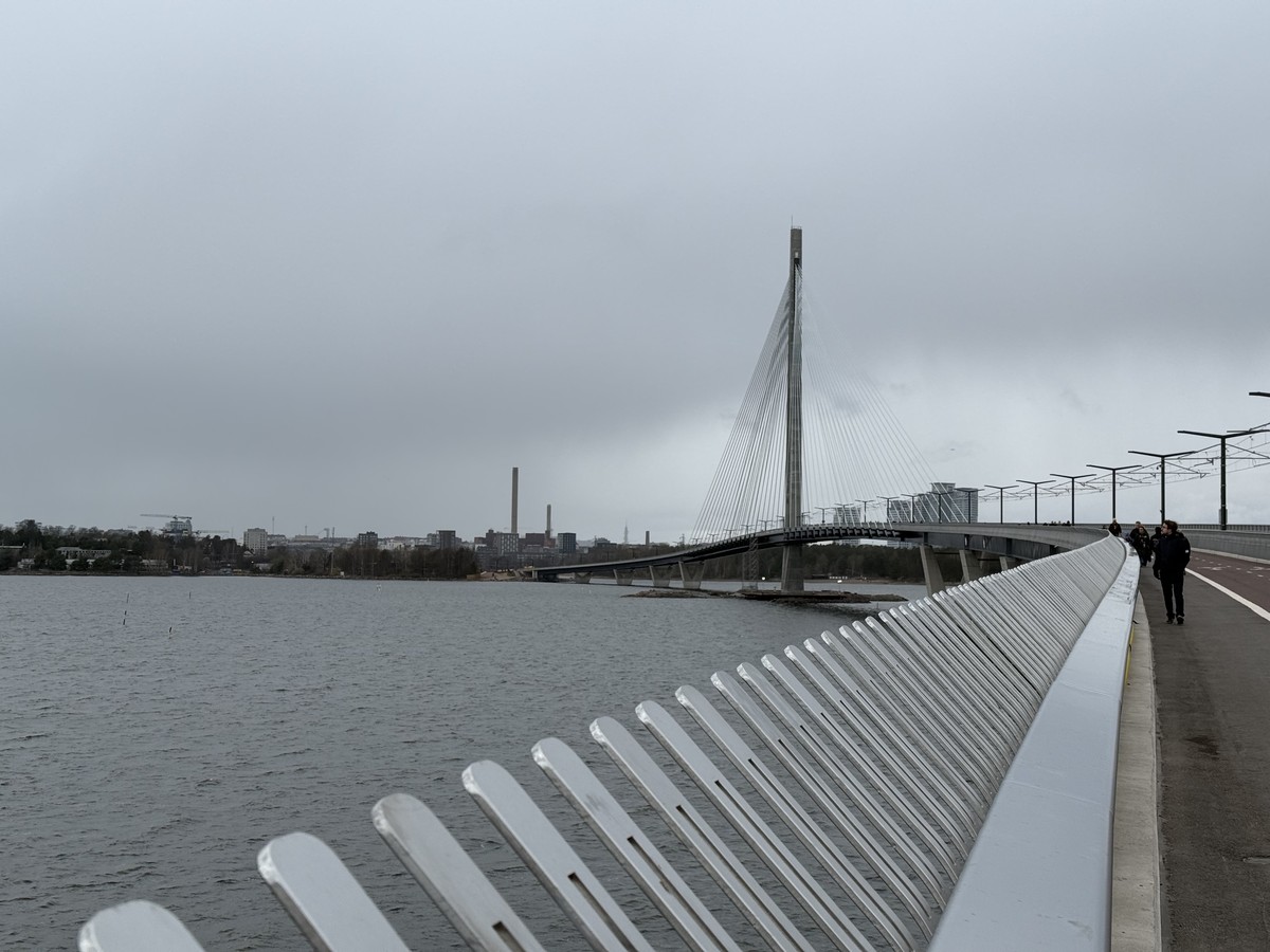 Seeing the Crown Bridge
